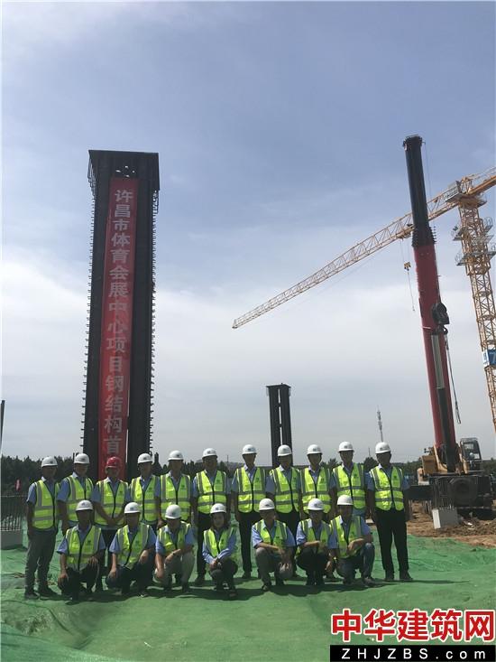 中建七局在河南省承接的座位量最大的场馆项目首节钢结构吊装成功