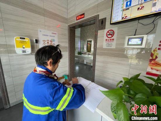 智慧公厕15分钟报警系统引关注 学者：体现上海高水平精细化管理