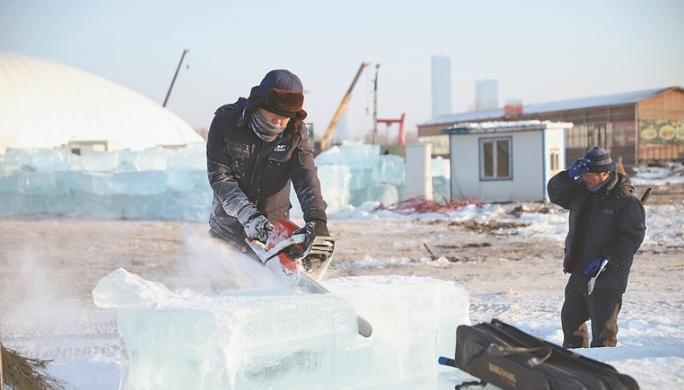 哈尔滨冰雪大世界冰建施工正式开始