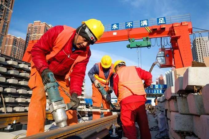 住建部建筑市场监管司相关负责人解读《关于加快培育新时代建筑产业工人队伍的指导意见》 加快培育新时代建筑产