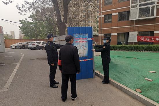 豐臺城管開展大風(fēng)天氣施工工地全覆蓋執(zhí)法檢查