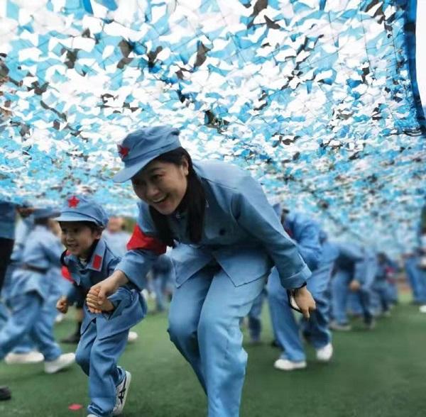 郑州市中原区汝河一幼召开“重走红军路”红色主题亲子运动会