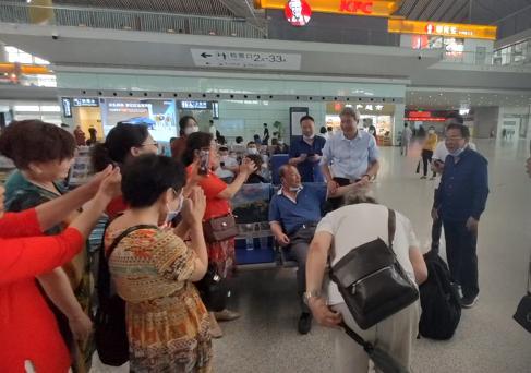 西安高铁站乘客突发重病，河南汝州一中医紧急施救转危为安！