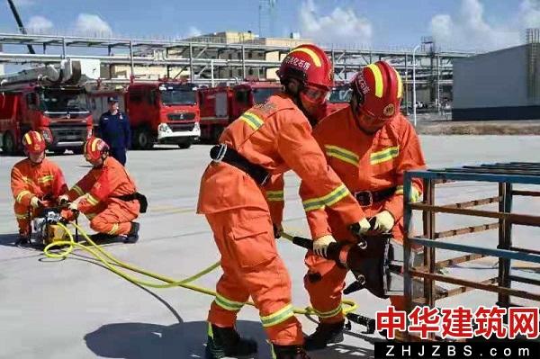 消防卫士驻边关 以练为战保平安