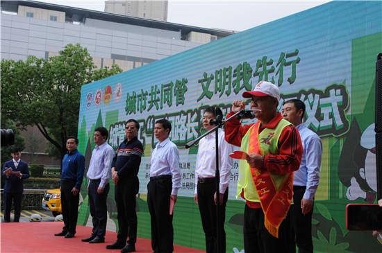 宁波北仑城管义工为垃圾分类领跑