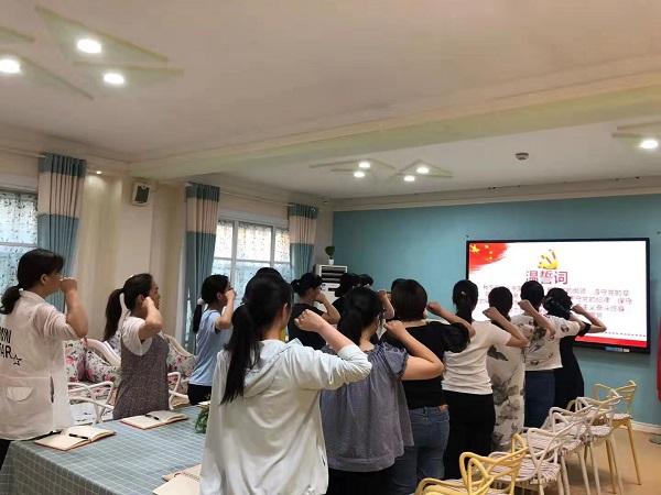 郑州中原区汝河一幼：党旗高高飘扬 喜迎建党百年
