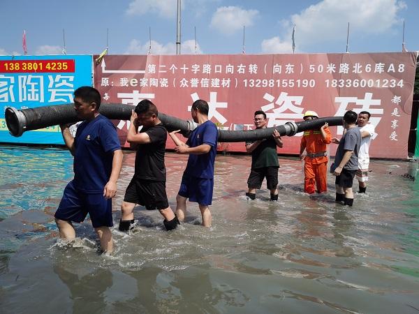洪流中 河南油田应急抢险救援队好样的