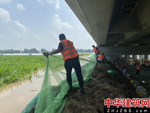 修河道、挖路基、堵涵洞、架钢桥……这家浙江施工企业的“抗汛日记”让人感动