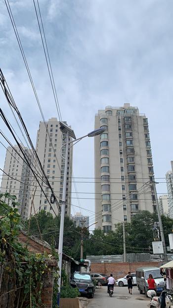 平房地区：解决居民出行难题 新修65条胡同道路79盏路灯