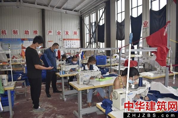 河南汝州：缝纫机织出幸福路 产业兴带动乡村兴
