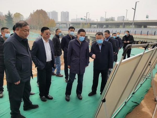 郑州市委常委、副市长高义调研雕塑公园灾后重建工作