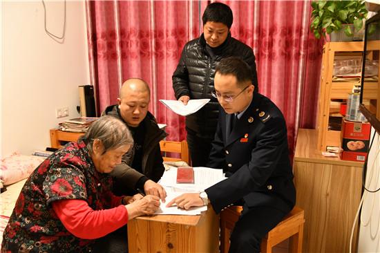 河北东光县工作人员上门为89岁老人办理放弃继承手续受称赞