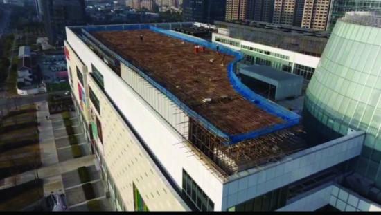南京华采天地楼顶新建7800平米建筑：没规划没手续 被叫停还在继续