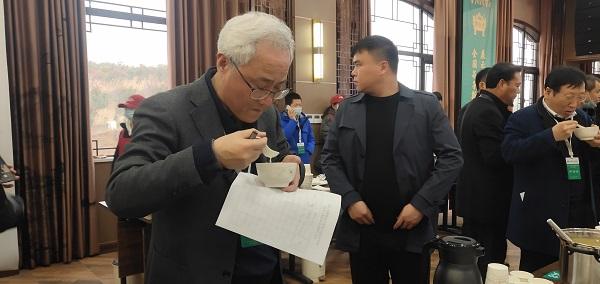 河南伊川：“摆场”邀来专家共鉴小米品质
