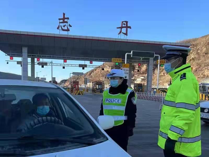 “双警”夫妻齐上阵 并肩携手战疫情