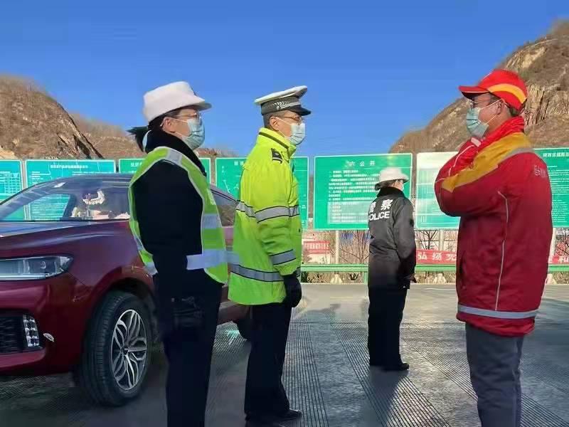 “双警”夫妻齐上阵 并肩携手战疫情