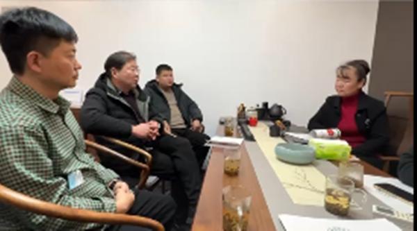 邓州市装饰行业协会：赴郑考察增技艺 新年谋局开新篇