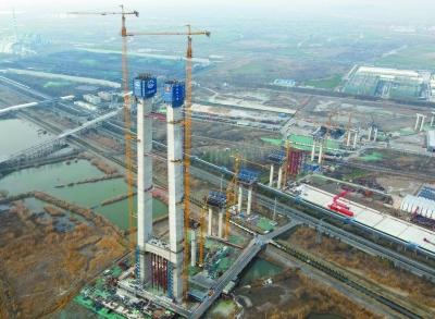 仙新路过江通道北主塔建设稳步推进