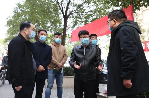 漯河市住建局党组书记、局长舒畅督导检查建筑工地和住宅小区疫情防控工作