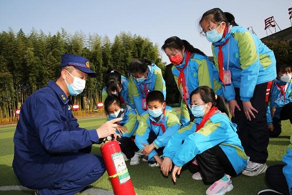 河南油田消防保卫中心组织开展安全教育进校园活动