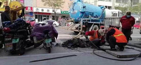 长垣市住建局全面开展排水管网清淤工作