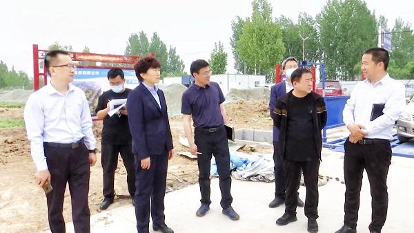 新乡市委常委、副市长浮俊红督导长垣市项目建设情况
