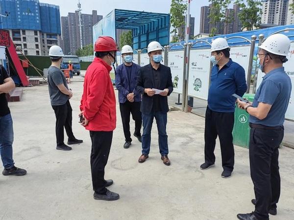 漯河市住建局建设安全生产服务中心督导疫情防控助推项目建设