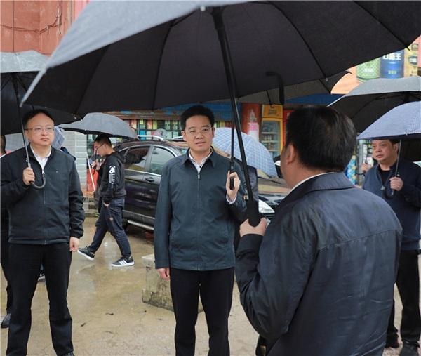 贵州安顺市市长尹恒斌：坚定不移推进新型城镇化 切实增强人民群众幸福感和满意度