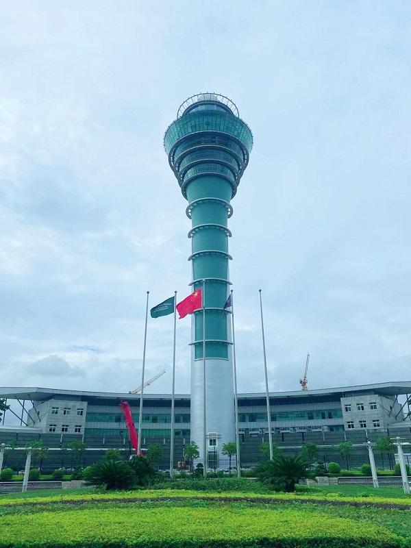 白云机场塔台旧貌换新颜