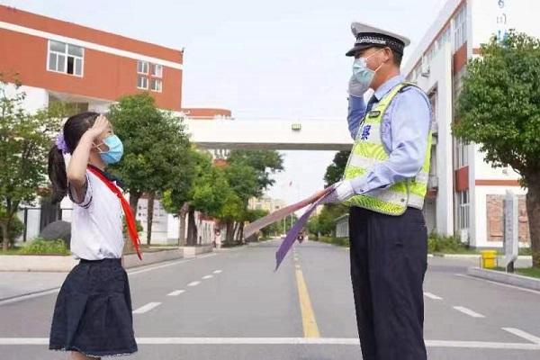 江苏灌云：“奔跑哥”侍东亮的“爸”气“父亲节”