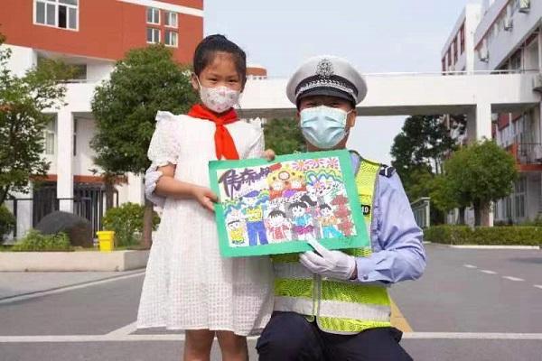 江苏灌云：“奔跑哥”侍东亮的“爸”气“父亲节”