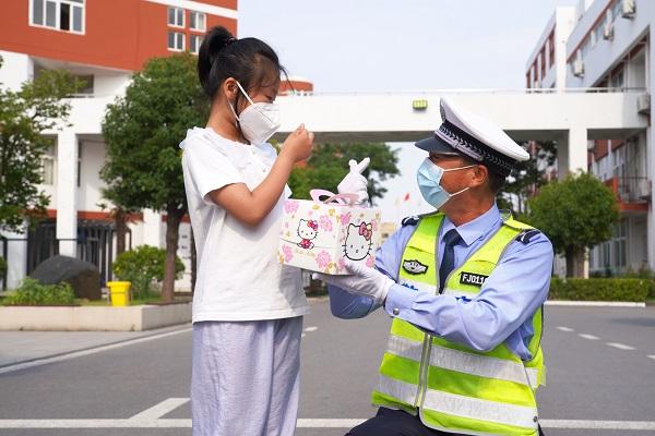 江苏灌云：“奔跑哥”侍东亮的“爸”气“父亲节”