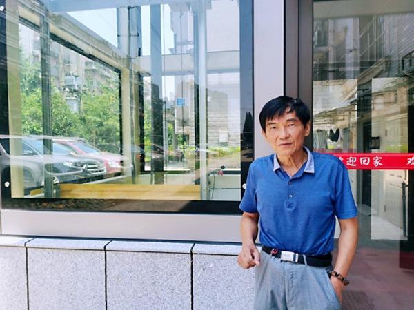 南通崇川：22年老楼如愿装电梯 老年人上下楼不再难