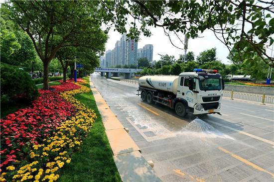 槐荫城管践行“走在前”，扮靓美丽西城“新容颜”