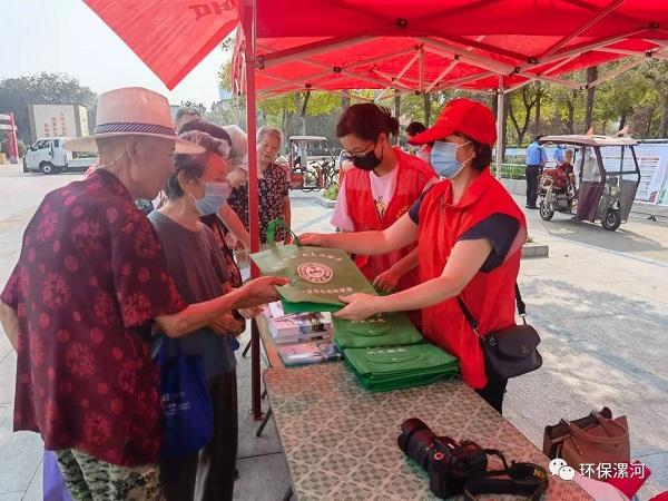 漯河市生态环境局组织开展国际保护臭氧层日科普宣传活动