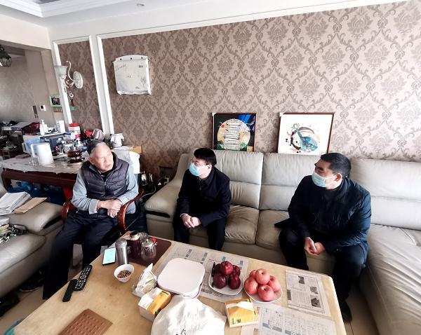 漯河市住建局组织开展慰问老党员、生活困难党员和疫情防控优秀党员志愿者活动