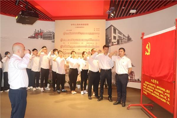 中建八局装饰公司上海分公司党总支举办七一主题党日活动