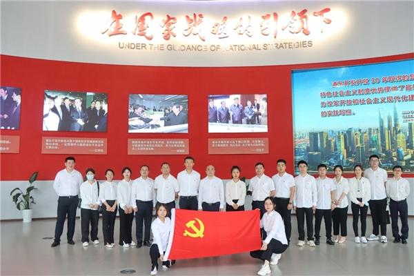 中建八局装饰公司上海分公司党总支举办七一主题党日活动