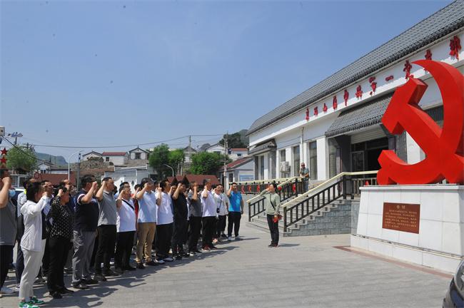 北京城建二公司纪检干部走进“京西第一党支部”