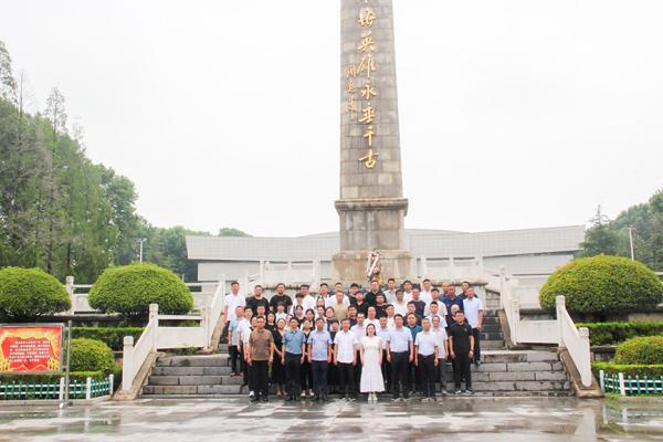 河南省商丘市市政工程总公司组织党员干部参观红色教育基地