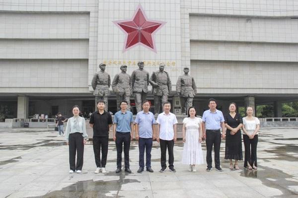 河南省商丘市市政工程总公司组织党员干部参观红色教育基地