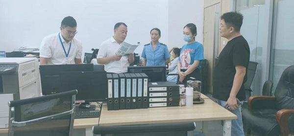 漯河市生态环境局局长曹家旋到市民之家体验“一把手走流程”活动