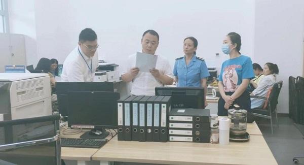 漯河市生态环境局局长曹家旋到市民之家体验“一把手走流程”活动