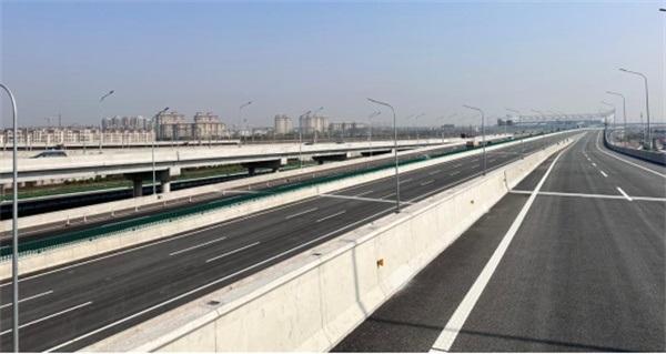 中交一公局集团参建的全国首条全厚式长寿命沥青路面高速公路建成通车