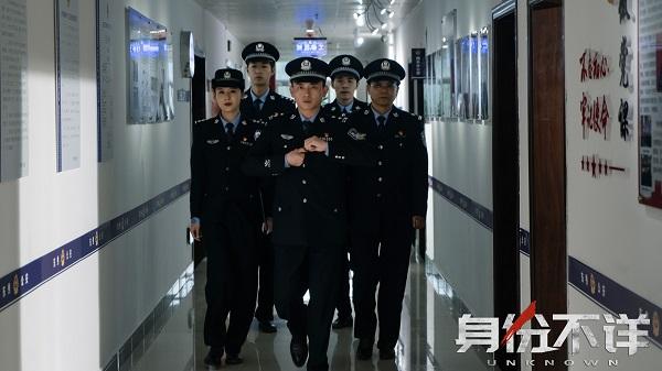实力派演员李抒航拍摄电影《身份不详》 11月26日爱奇艺电影频道全网首播  