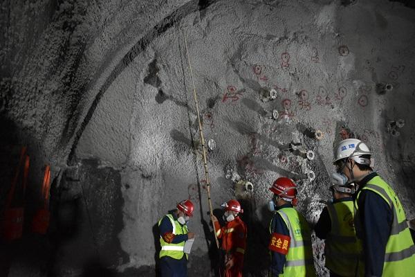 突破20米“雷区”，四川华蓥山隧道顺利正穿煤矿采空区，填补国内施工空白