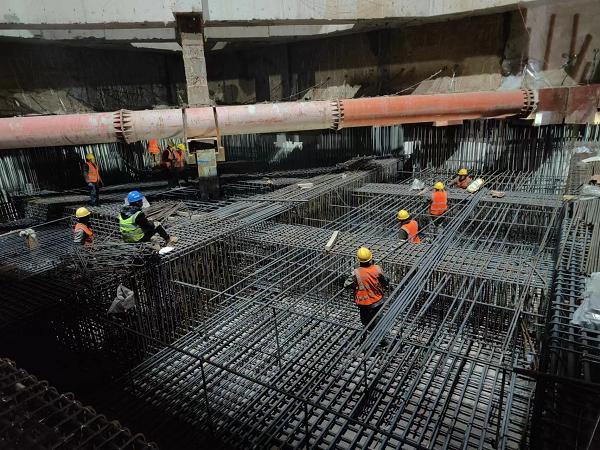 中交一公局集团天津地铁延伸1标一中心第一块底板混凝土完成浇筑
