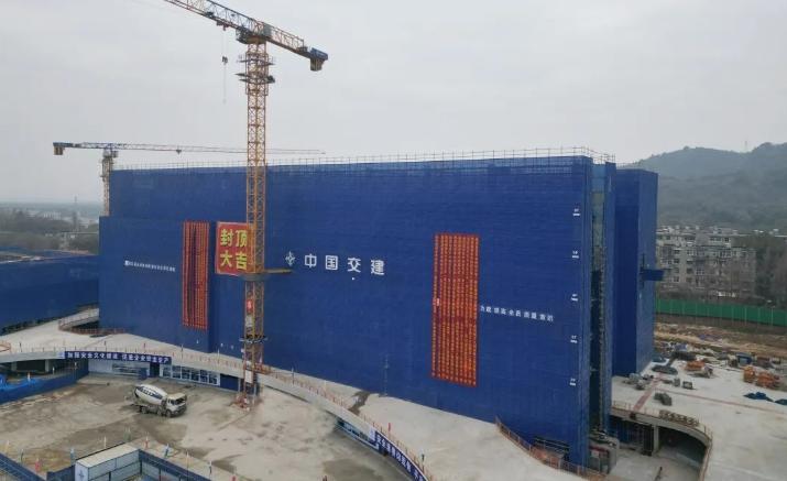 新春走基層｜華科大軍山校區最高單體建筑封頂，春節施工“不打烊”