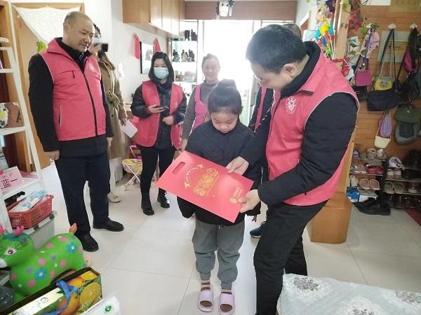 郑州市社会组织服务中心开展“关爱孤寡老人和留守儿童”慰问活动​