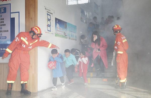 河南油田消防保卫中心多措并举筑牢校园安全“防火墙”